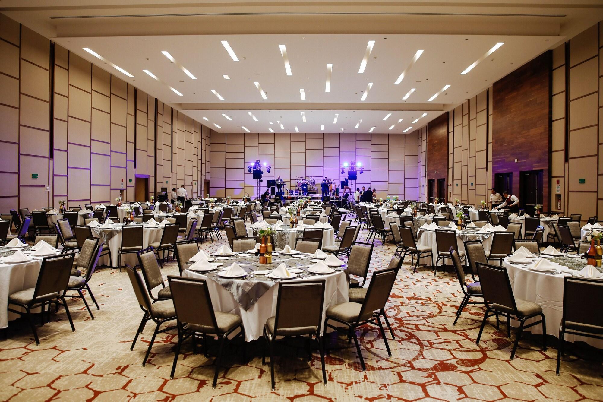 Doubletree By Hilton Celaya Celaya  Kültér fotó